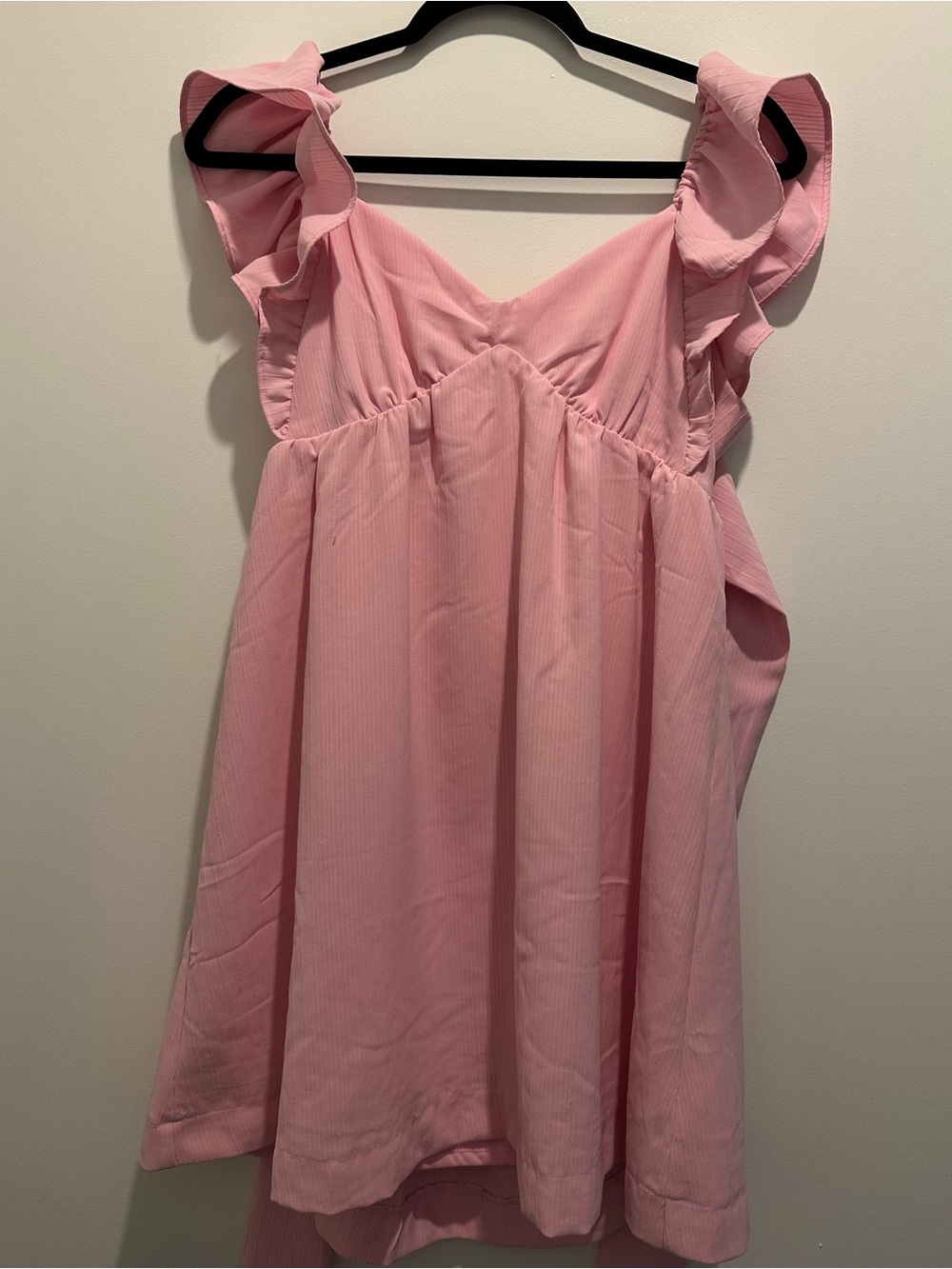 Short pink dress with ruffle